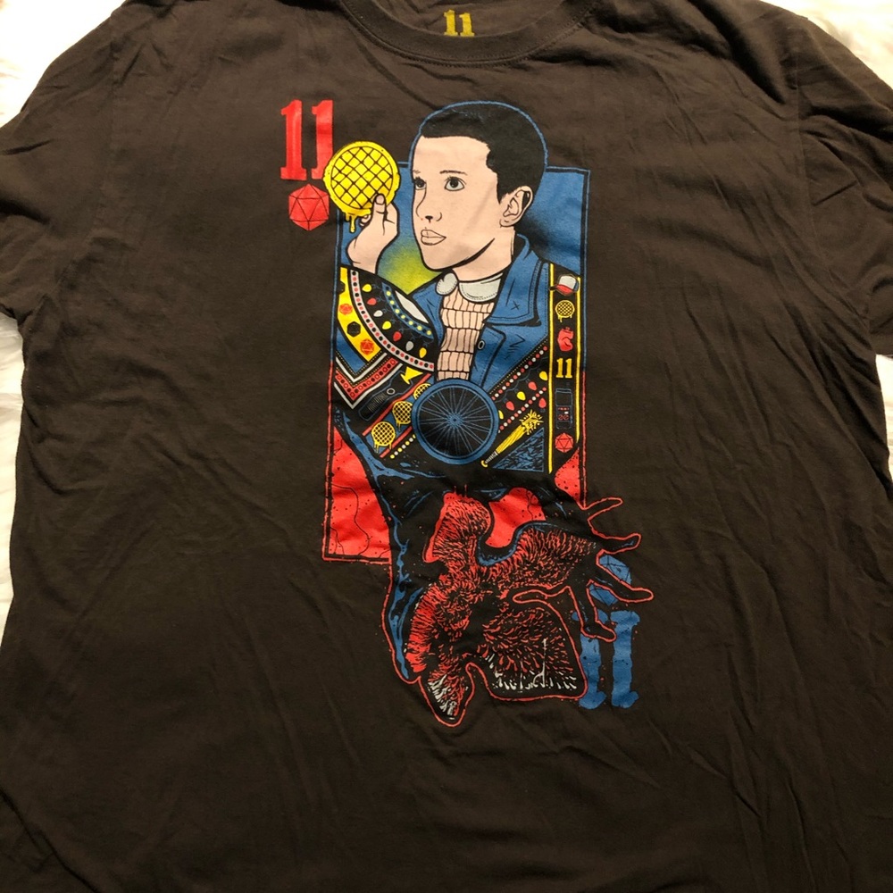 Stranger things 11 men’s loot crate tee shirt XXL